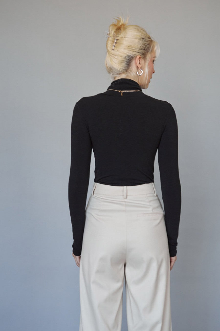 KIM BLACK TURTLE NECK
