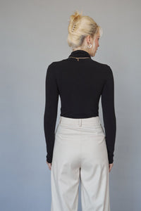 KIM BLACK TURTLE NECK