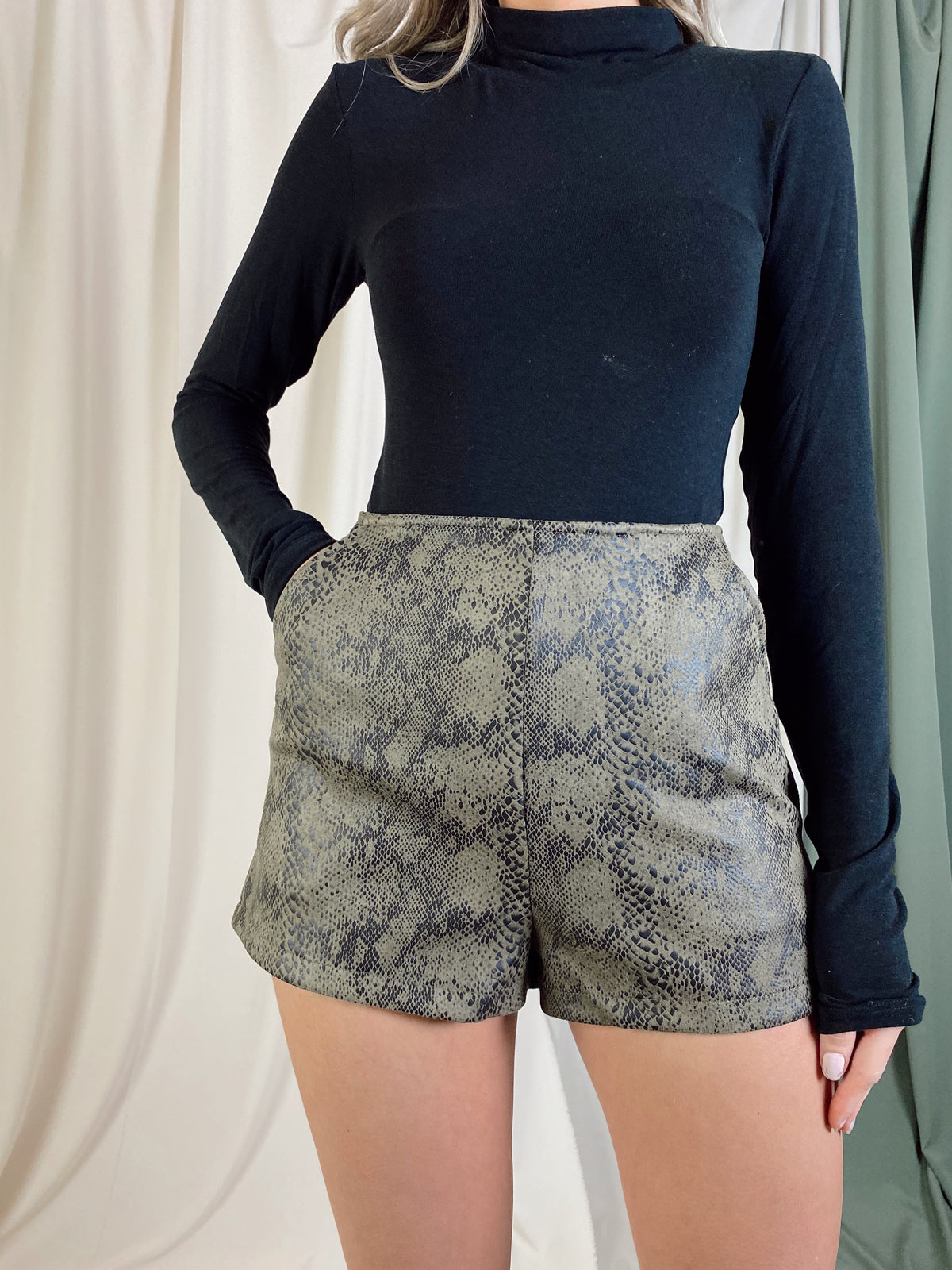 SAWYER OLIVE SNAKE SHORTS