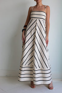 JULIA MAXI