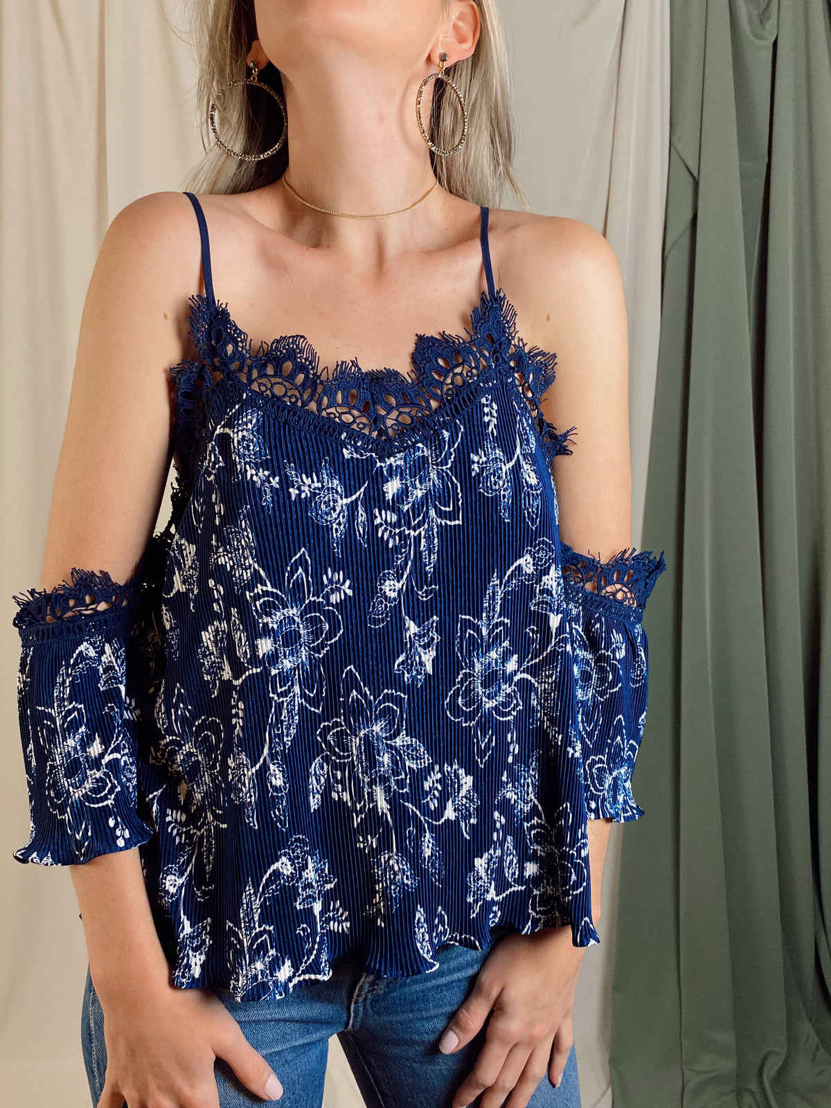 END OF TIME COLD SHOULDER TOP