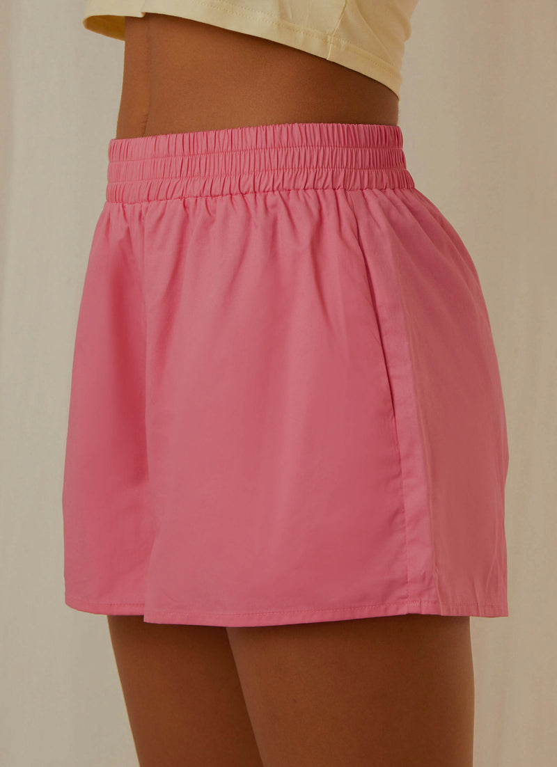 ROAMING SHORT MAGENTA