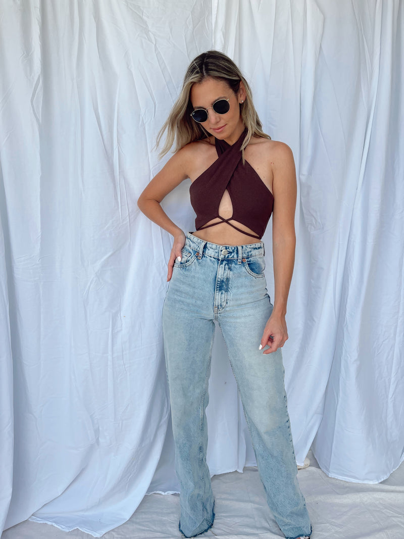 ON THE RUN CROP TOP CHOCOLATE