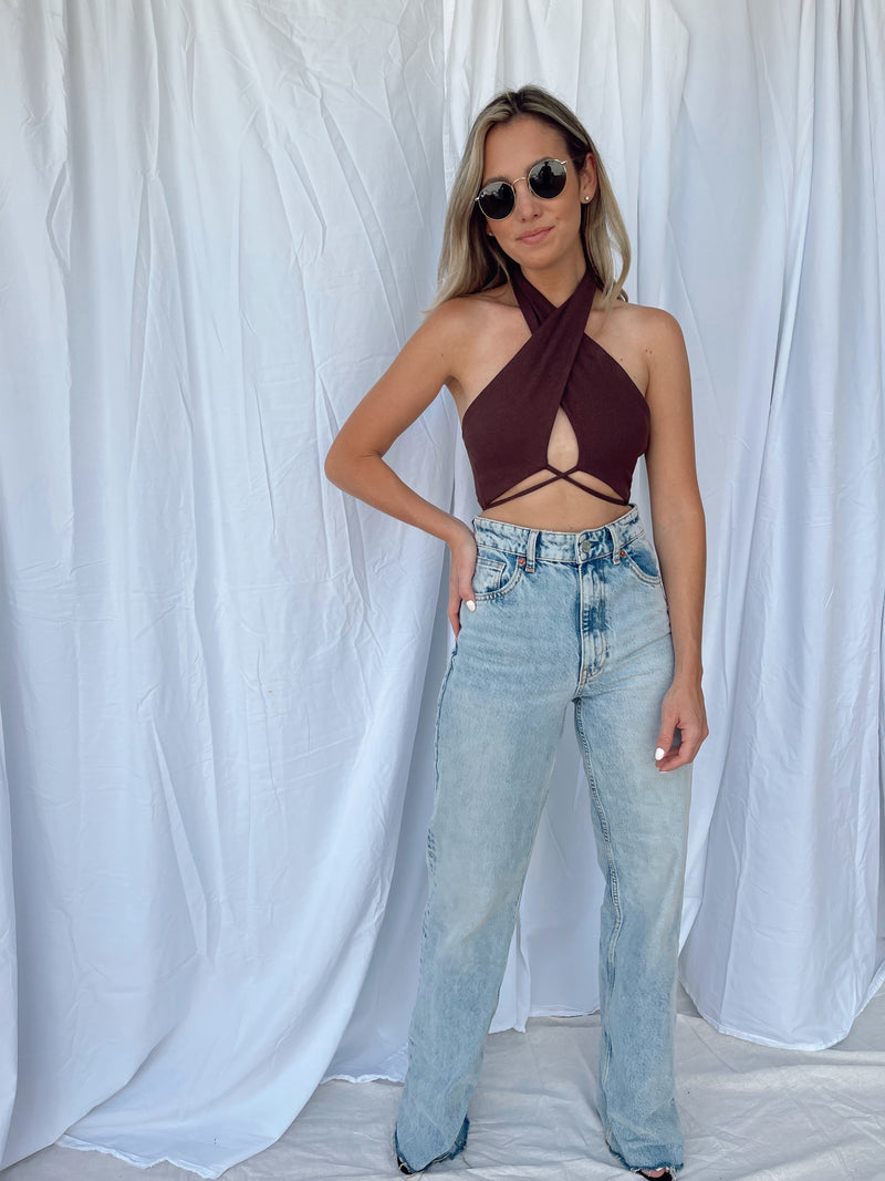 ON THE RUN CROP TOP CHOCOLATE